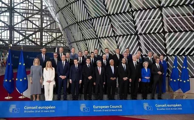 泽连斯基终于吞下了自己酿下的“恶果”。3月19日，布鲁塞尔欧盟峰会上，泽连斯基最