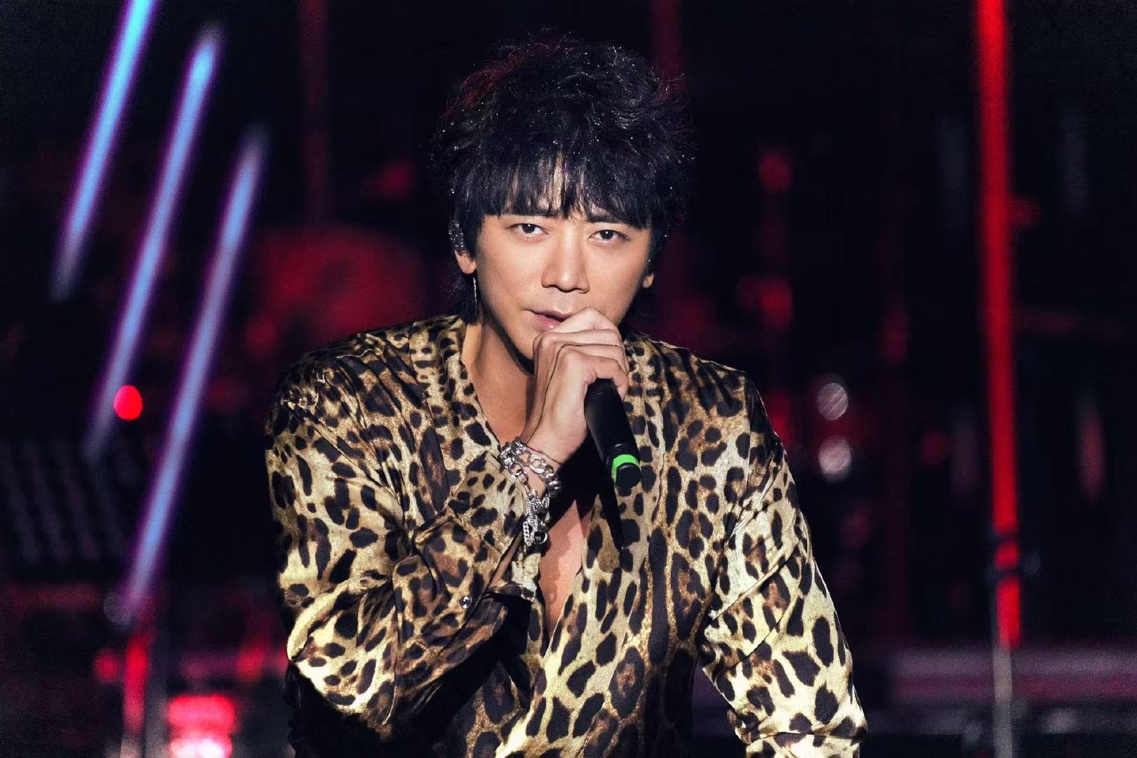 是谁的DNA动了！长春演唱会连唱《离歌》《假如》等金曲，高音依旧稳如CD，和合唱