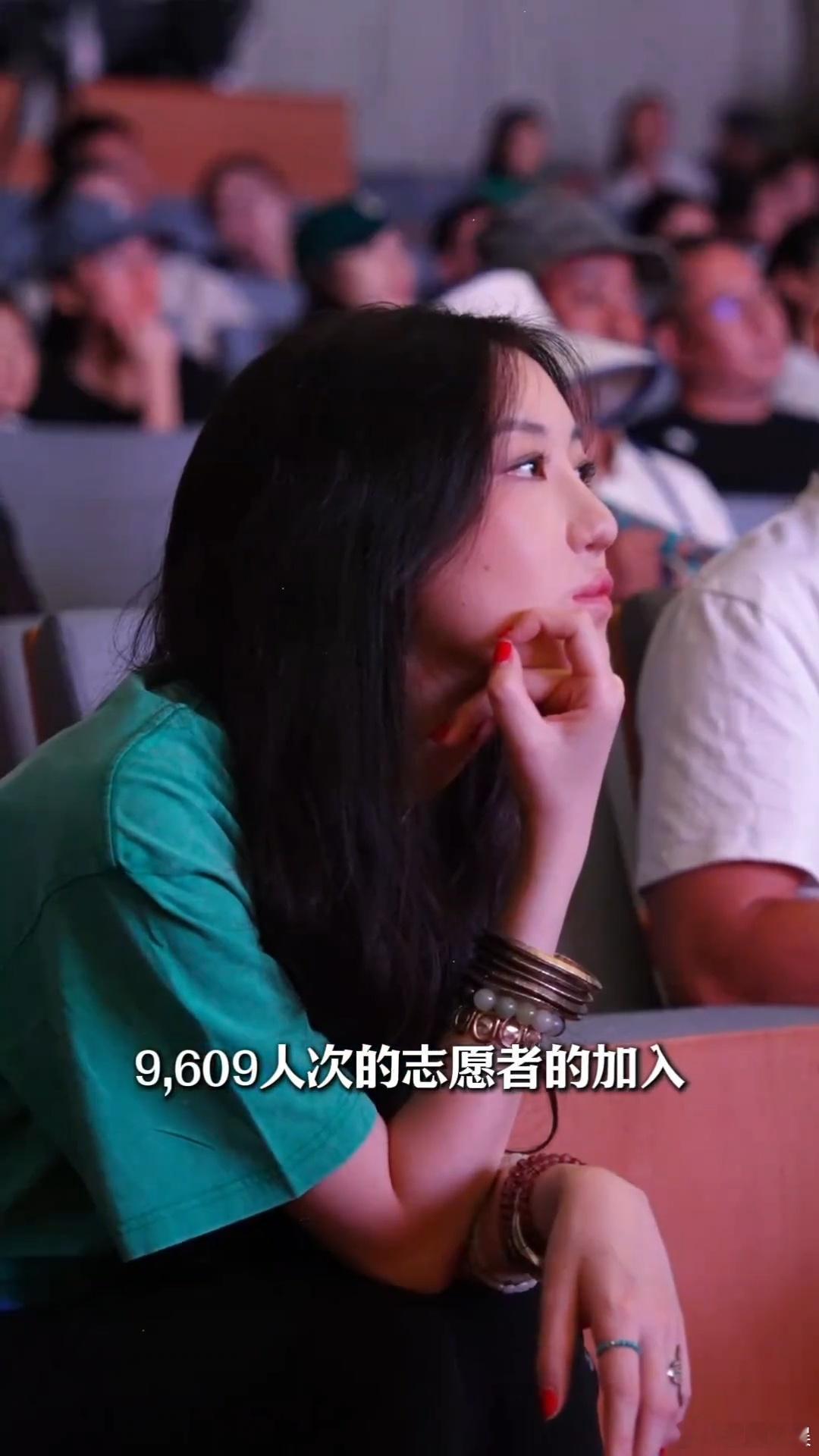 李亚鹏cue李嫣打招呼李嫣的气质 李嫣好漂亮 ​​​