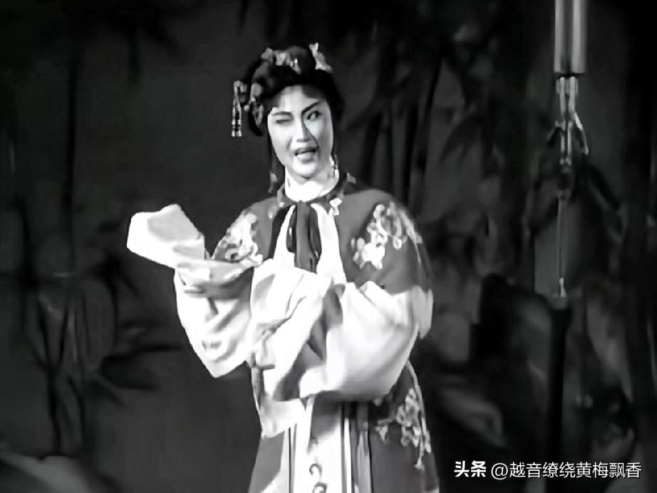 这是1960年王文娟和徐玉兰主演的巜追鱼》舞台版的珍贵资料，细看王文娟大师的鲤鱼