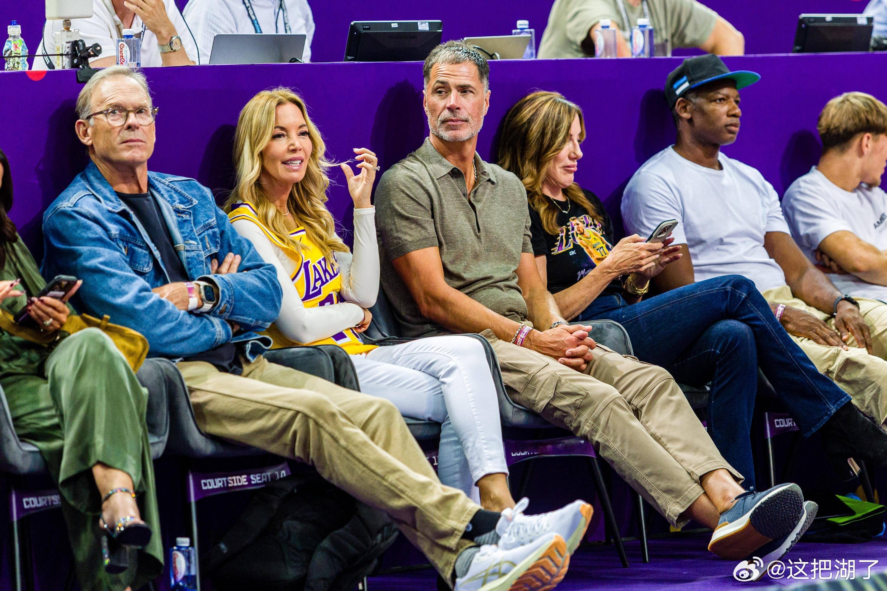 珍妮-巴斯：詹姆斯在巴斯家族内斗中躺枪了！“鉴于勒布朗为湖人做出的巨大贡献，他完