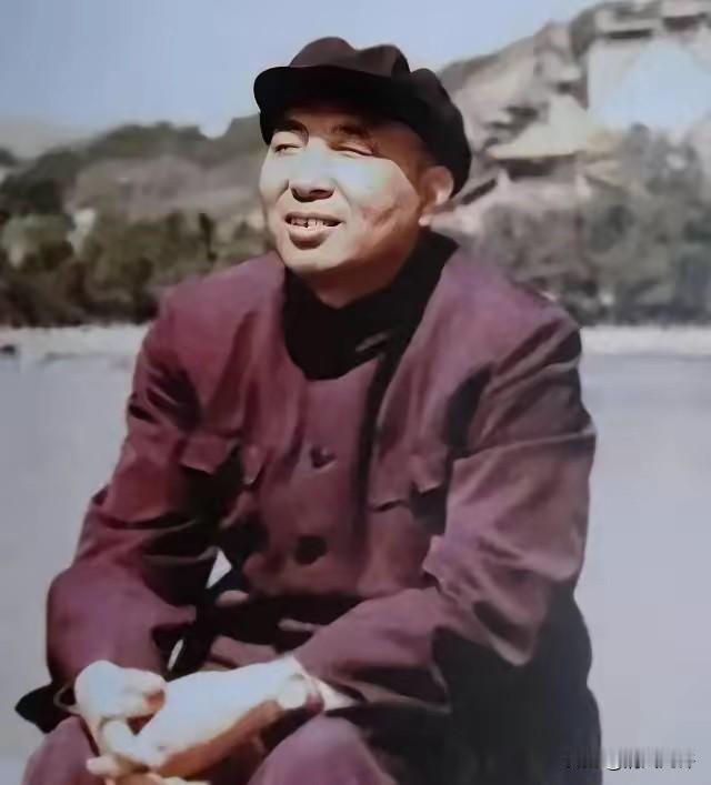 1936年，他放走61名共产党，14年后开国元勋联名寻找代号“OX”，找到他时，