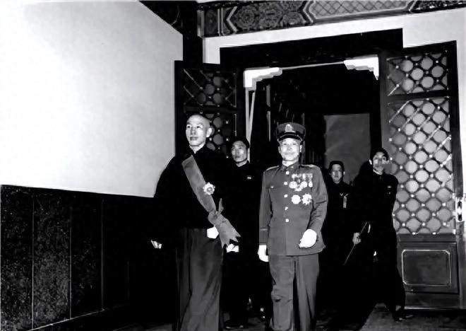 李宗仁长子李幼邻坦言：父亲与蒋介石相比始终处于劣势，从未真正成为他的对手吗？
1