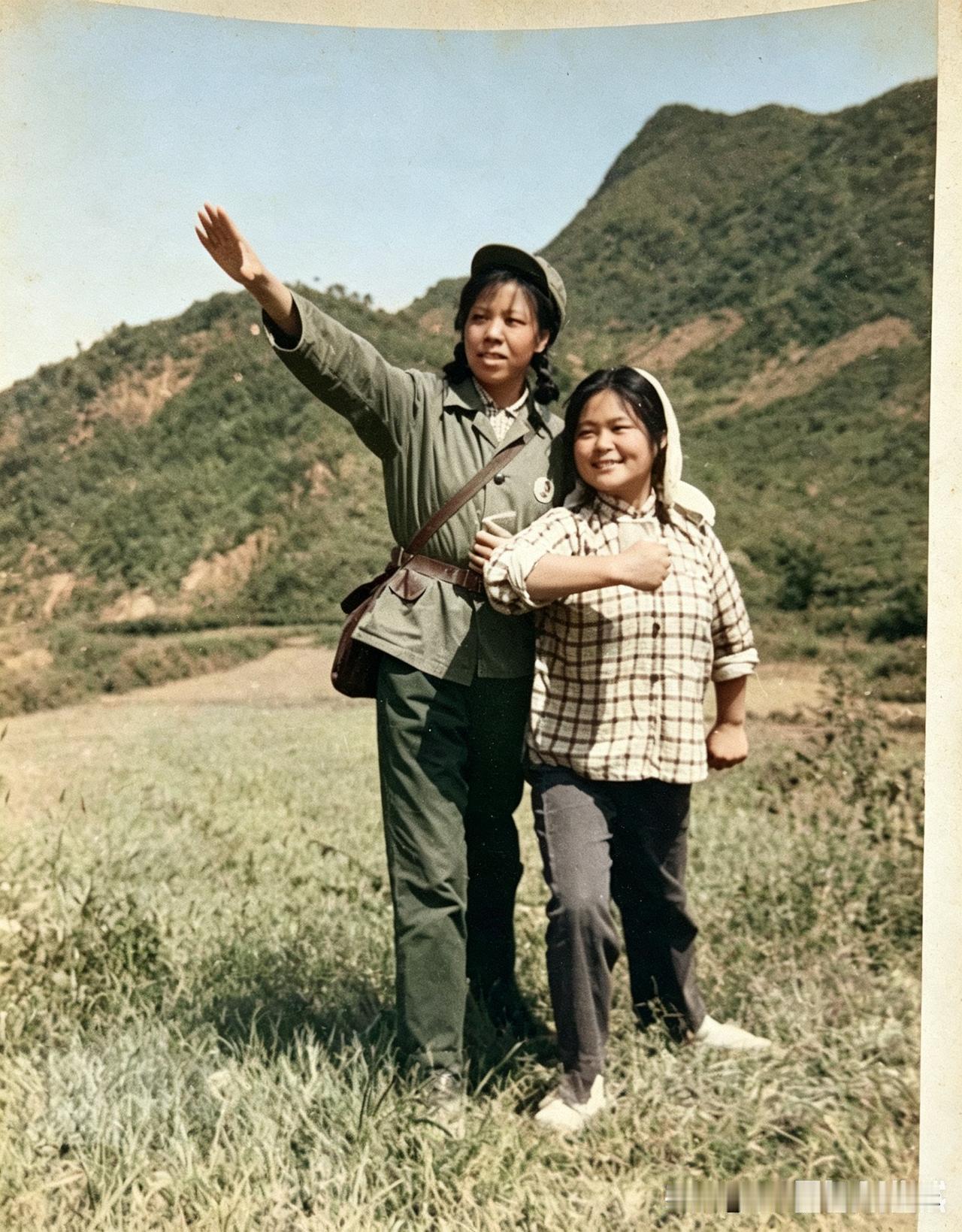 照片上是两名女知青的合影
这两名女知青是山东省济南城女青年，1960年代下放到济