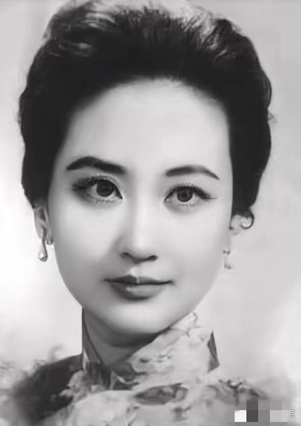 1960年，30岁的黄正走出监狱。

入狱时，她是抗日名将孙立人的“干女儿”，两