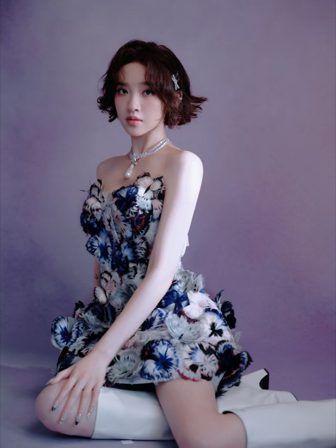 唐艺昕把蝴蝶穿在了身上 唐艺昕把蝴蝶穿在身上的那一刻，舞台都变成了花园。一公造型