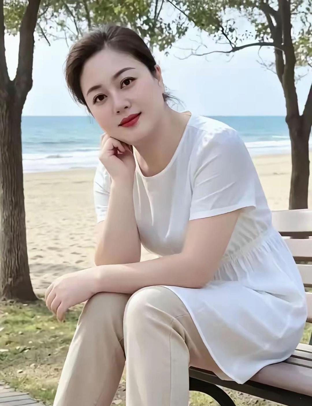人到中年一定要守住一条家庭底线：别对外人吐槽家里的琐事。家事传出去很容易被添油加