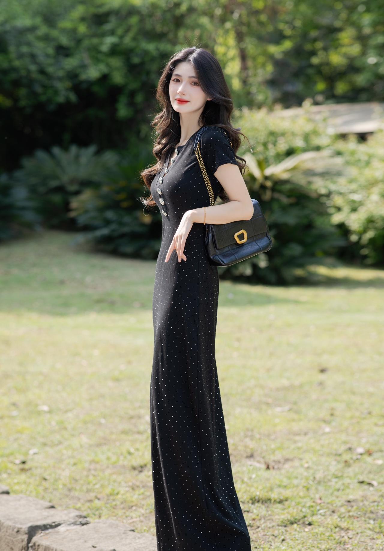 想念穿小黑裙的夏天～小黑裙真的好显瘦呀好看的裙子 显瘦裙子