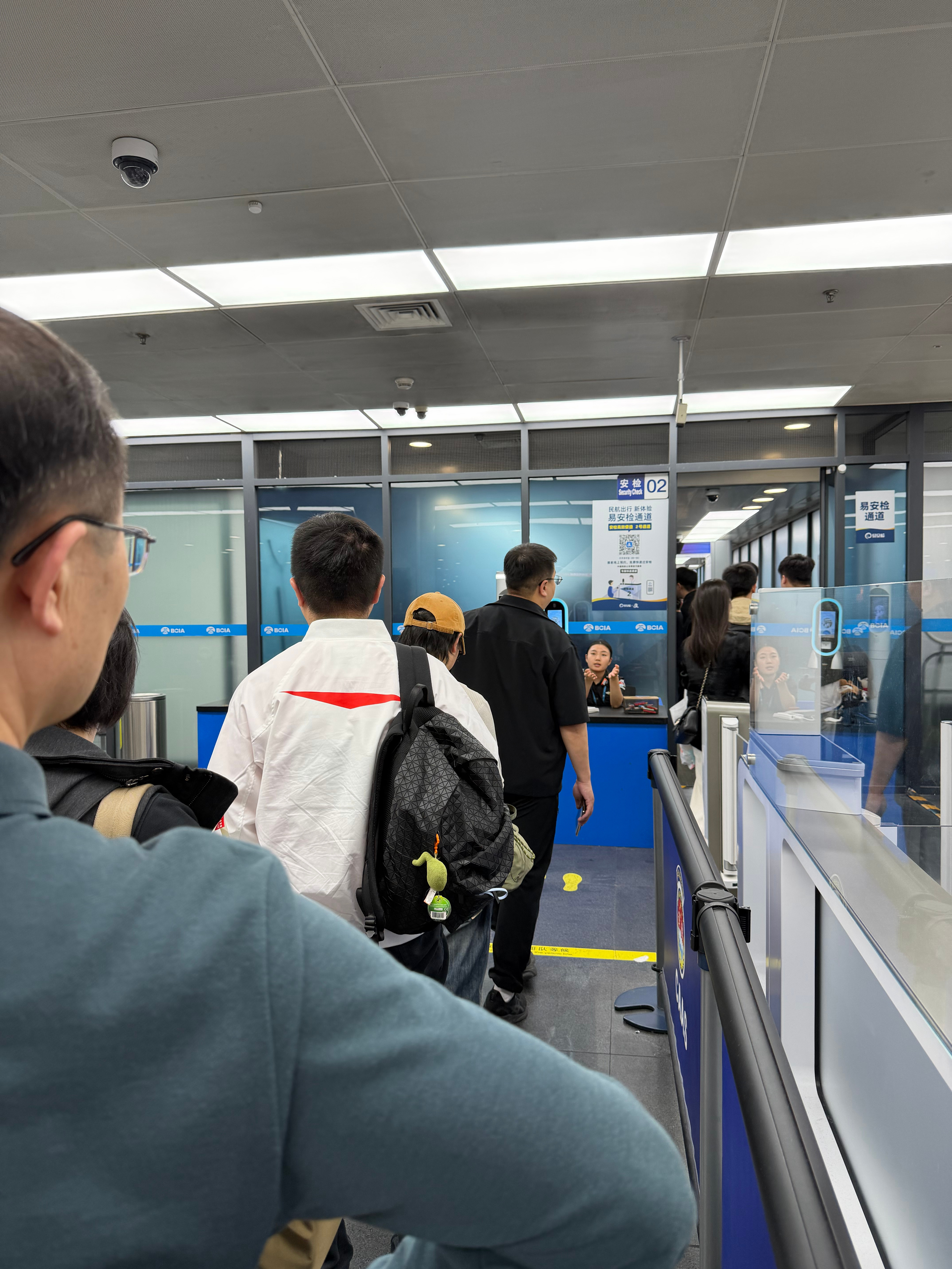 说出来你可能不信，首都机场的易安检速度，比边上的普通安检要慢，很多！！！哈哈哈，