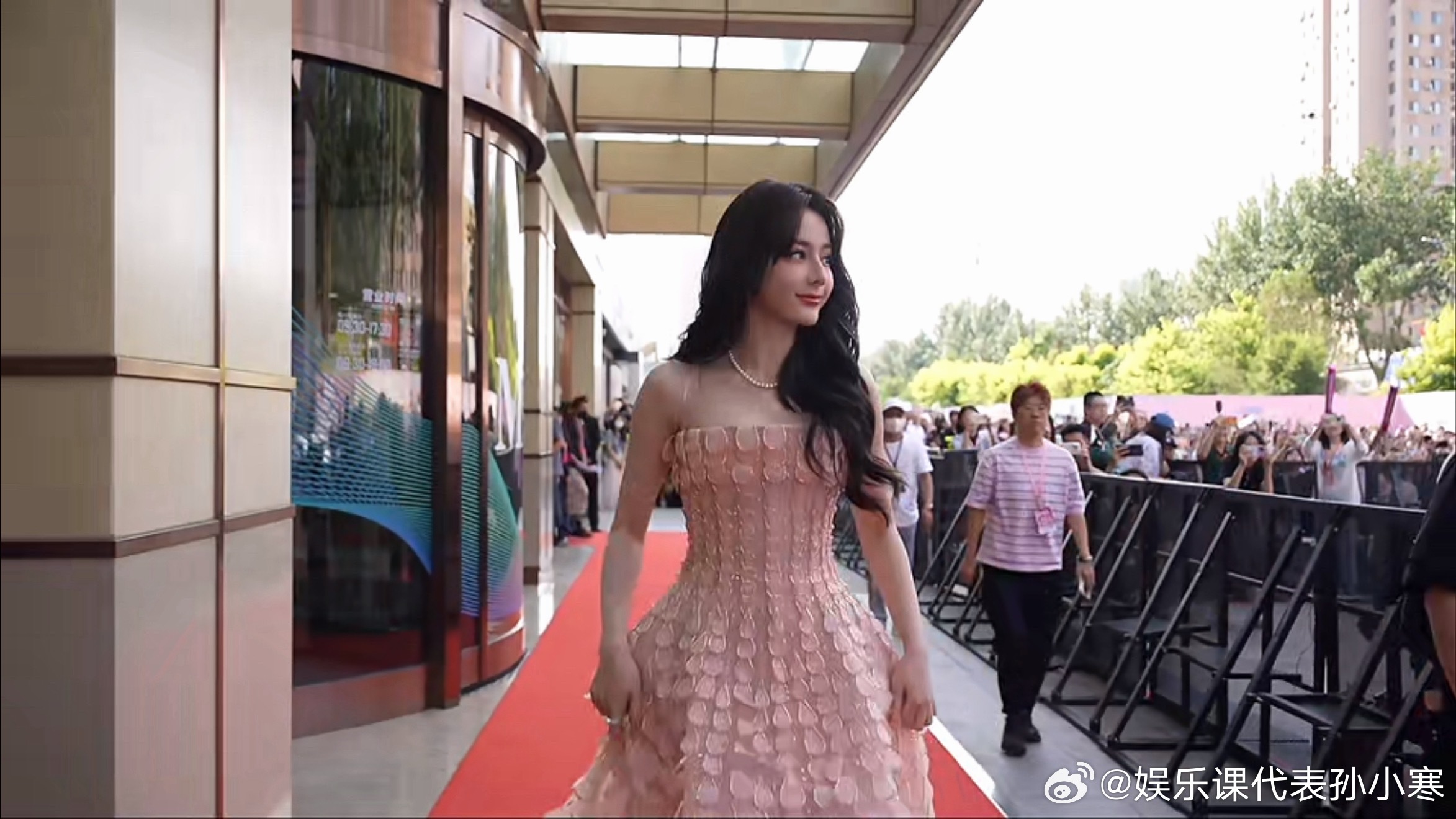 迪丽热巴粉色立体花瓣裙公主来啦公主来啦迪丽热巴粉色雪纺花瓣裙