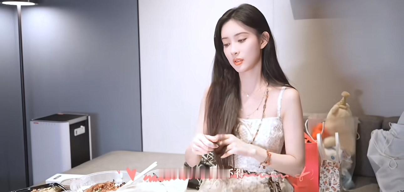 孟姐，你我真的哭死！为了新的角色剪掉留了7年的长发，剪完的第一想法是能不能拿去捐