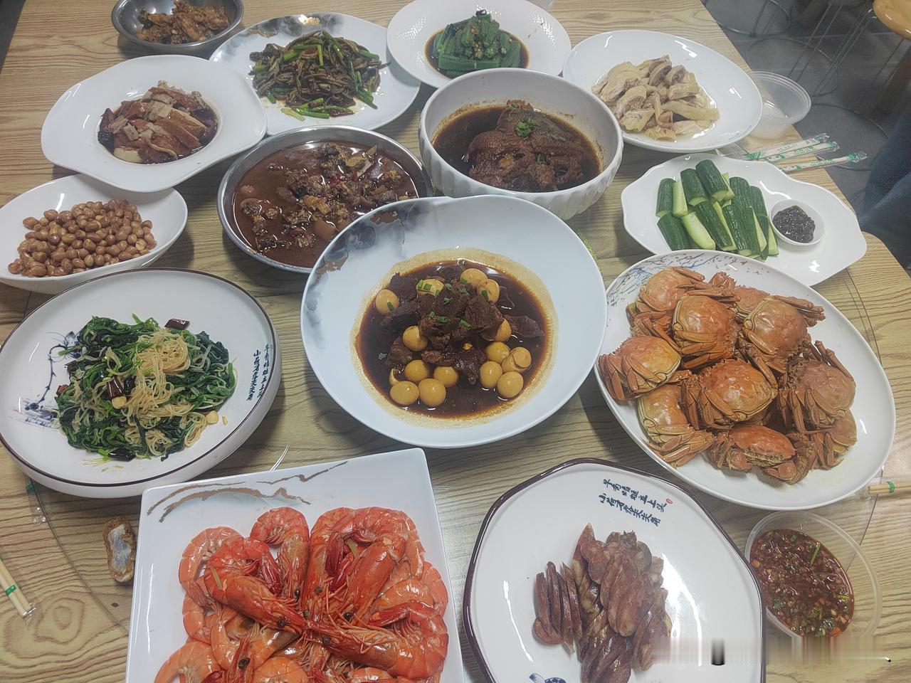 今晚，工地项目部食堂加餐，还可以吧！