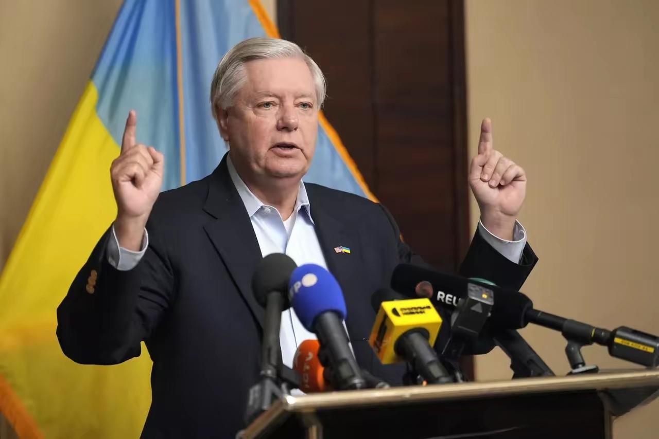 美国国会并不知晓乌克兰新的“和平计划”——《国会山报》

美国国会议员们直到媒体