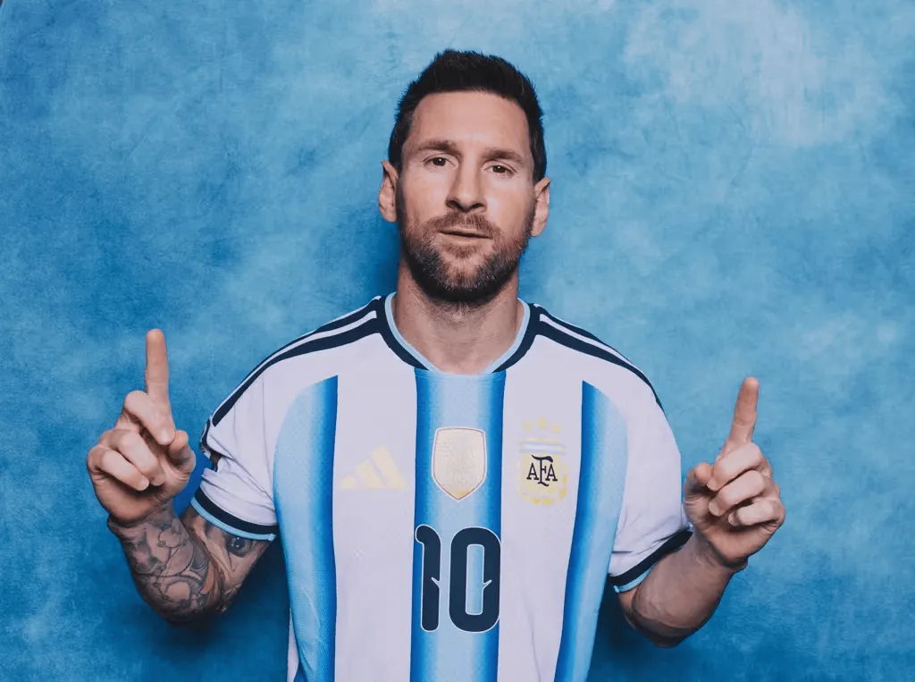 梅西与中国球迷的双向奔赴 FIFA官网发文，盘点阿根廷巨星莱昂内尔-梅西在世界杯