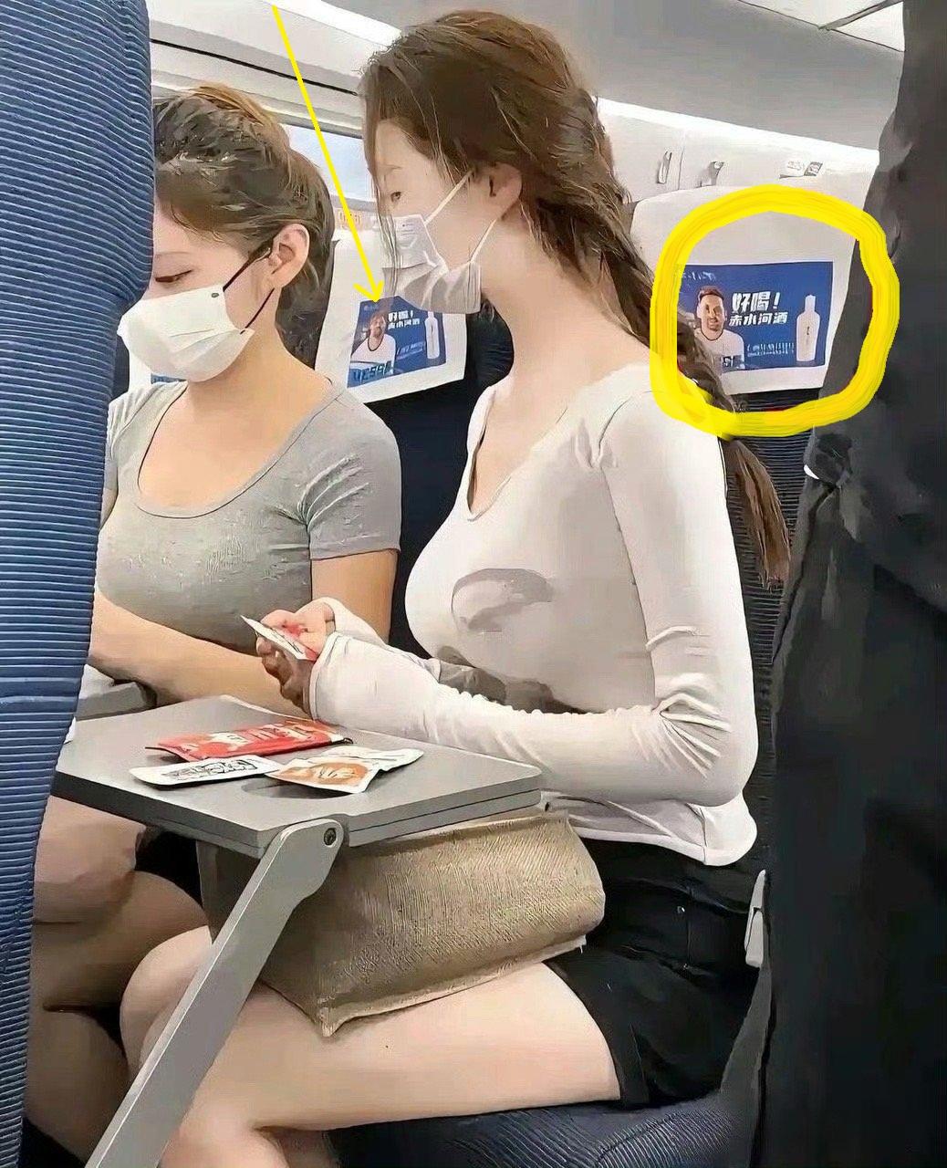 在高铁上，看到梅西的真球迷，确实是非常给力！[给力]也不愧是梅西的真爱粉，视美女