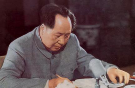 1990年，毛主席的侄女毛远志逝世了。丈夫在整理妻子的遗物时意外发现了一封残信，