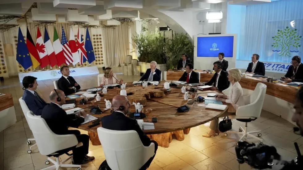 美国与乌克兰签署十年安全协议
七国集团 (G7) 领导人——加拿大、法国、德国、
