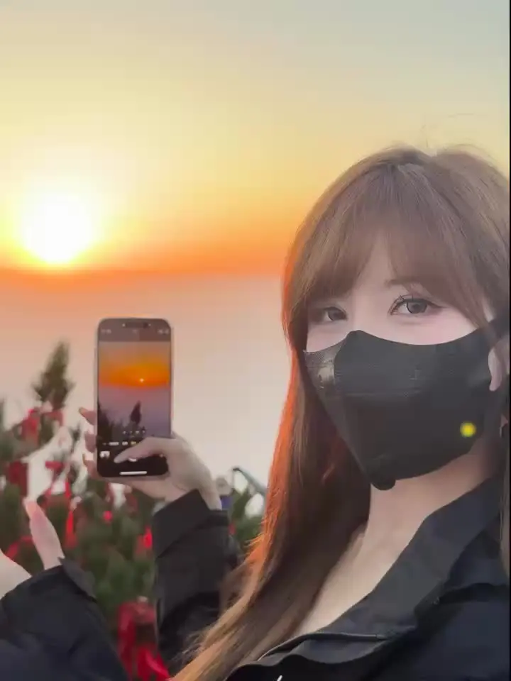 夜爬泰山登顶时依旧无花妆刘海干爽什么含金量