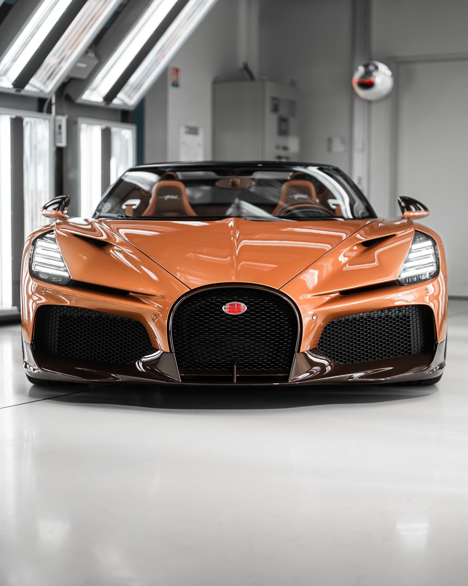 地表最强布加迪，车身采用高强度铝合金，搭配标志性马蹄形格栅和流线型前脸，橙色涂装