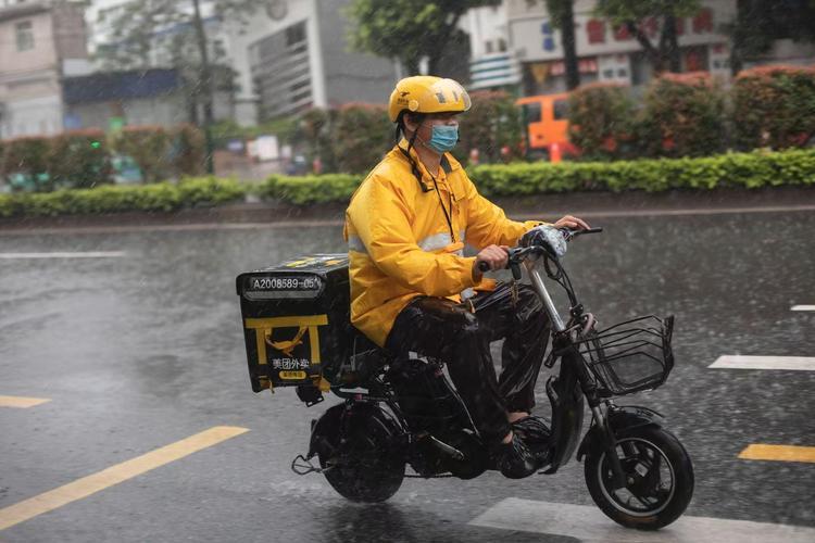 外卖骑手的电动车该不该限速外卖骑手电动车限速是保障道路安全的必要措施，但直接执行