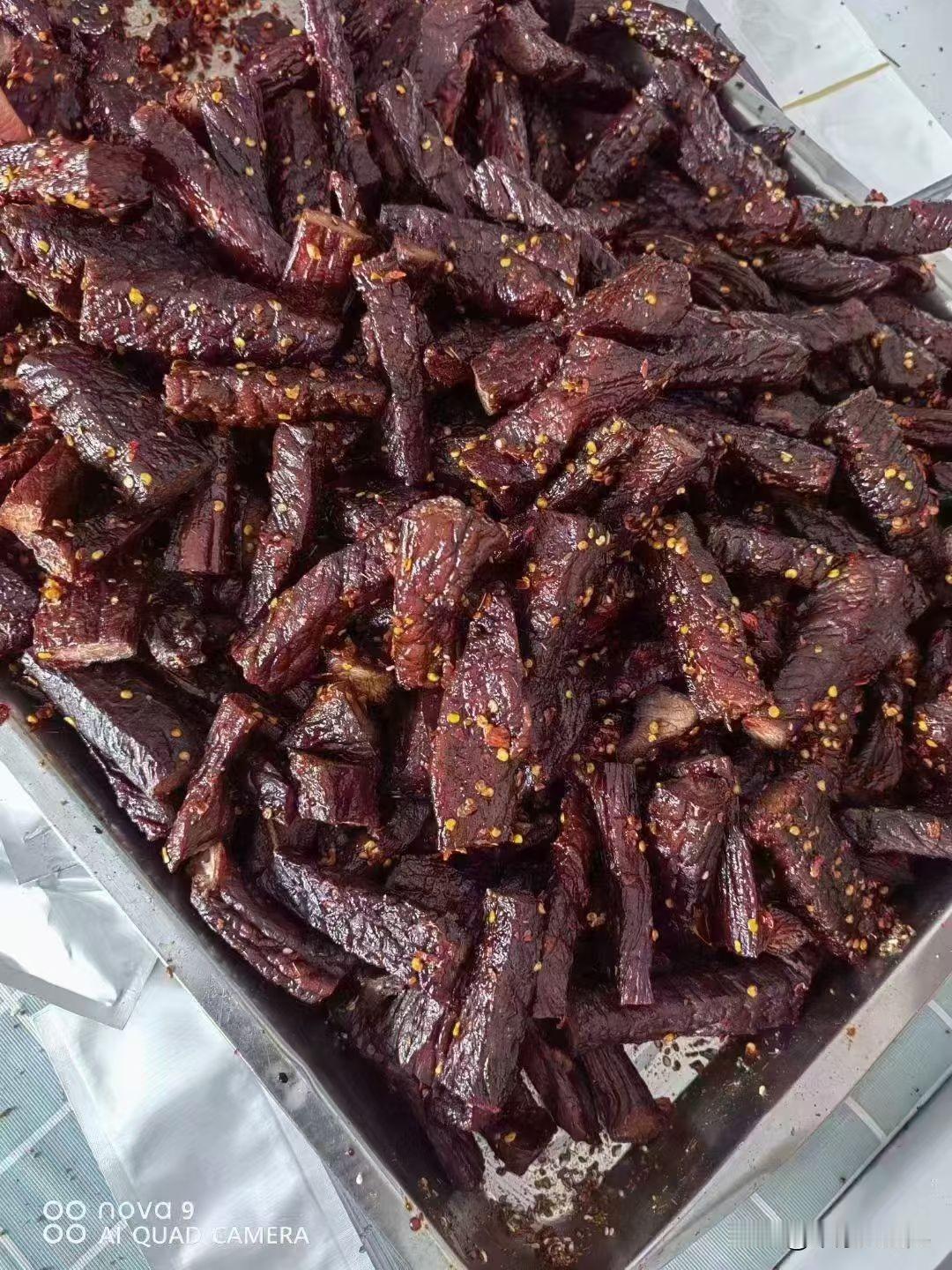 昨天跟老张睡一样床，做了一夜噩梦
闺女放寒假了，直接就去了舅舅家
儿子非要在我房