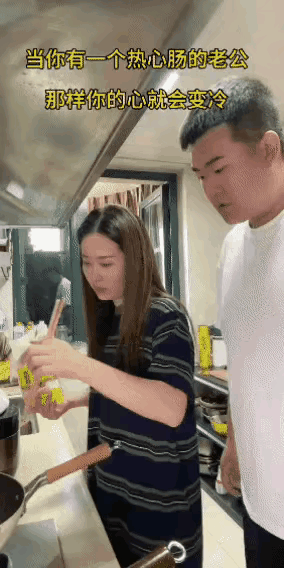 这就是真正的帮倒忙[捂脸]
看到妻子在厨房里面下面条给自己准备早餐，觉得过意不去