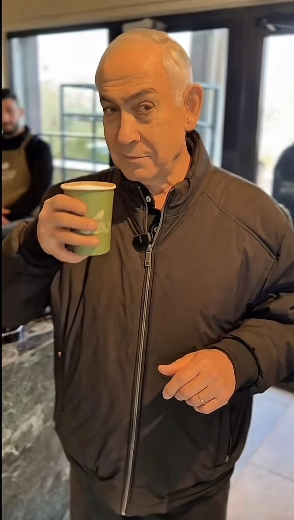 冬日暖阳，喝杯热饮，享受美好时光