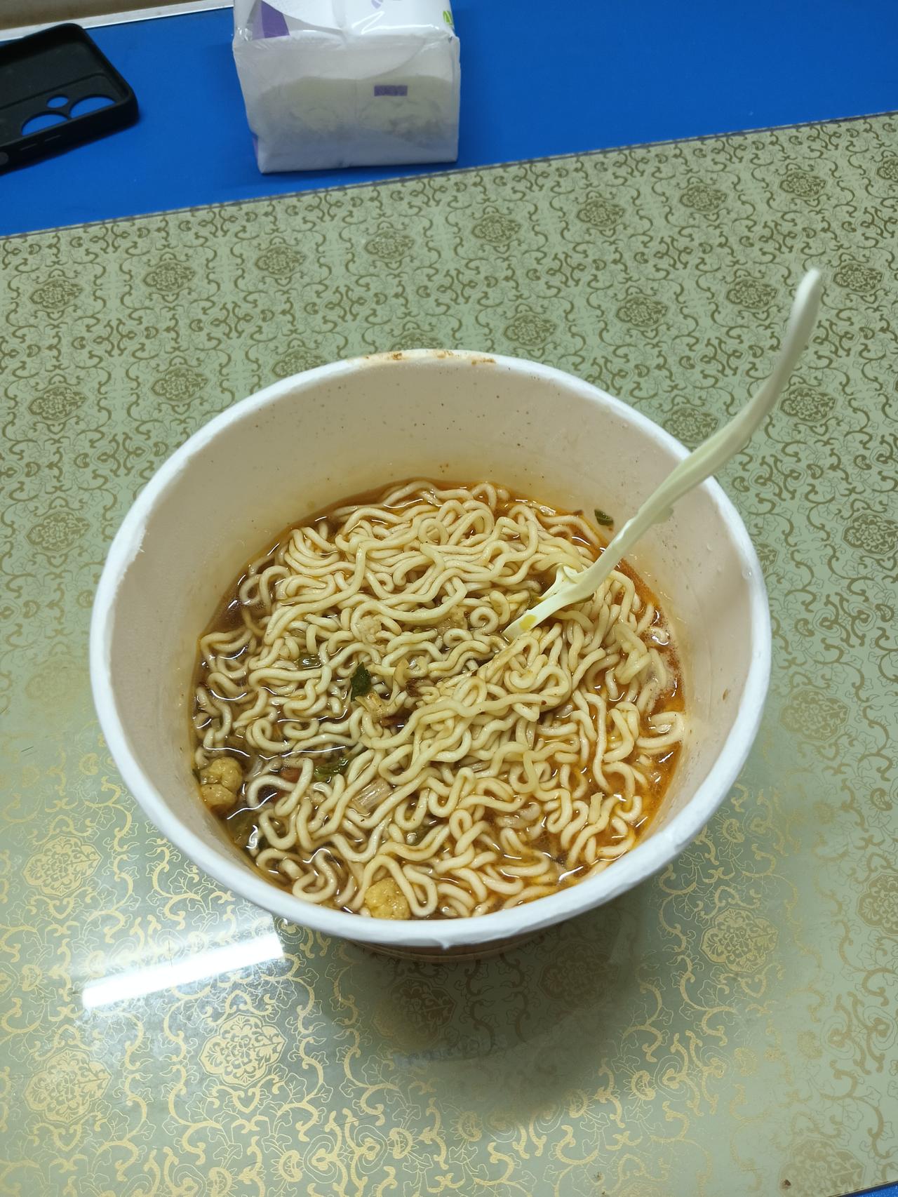 其实每个人小时候都有一个梦想。我的梦想就是吃泡面和雪糕。很小的时候，因为家里很穷
