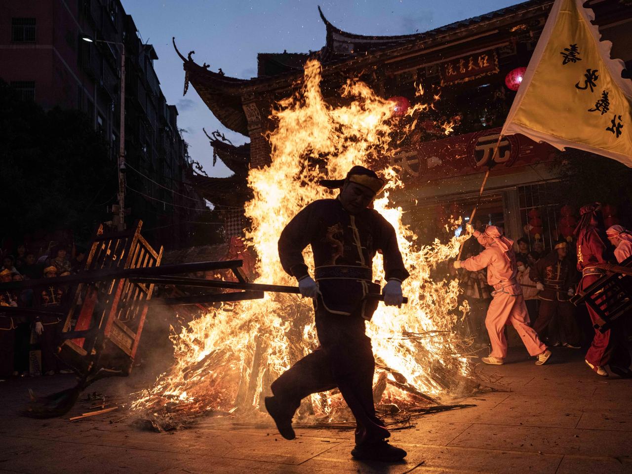 神奇！ISO 6400，晚上拍高反差，竟然看不到噪点。你有点牛哦，FUJIFIL