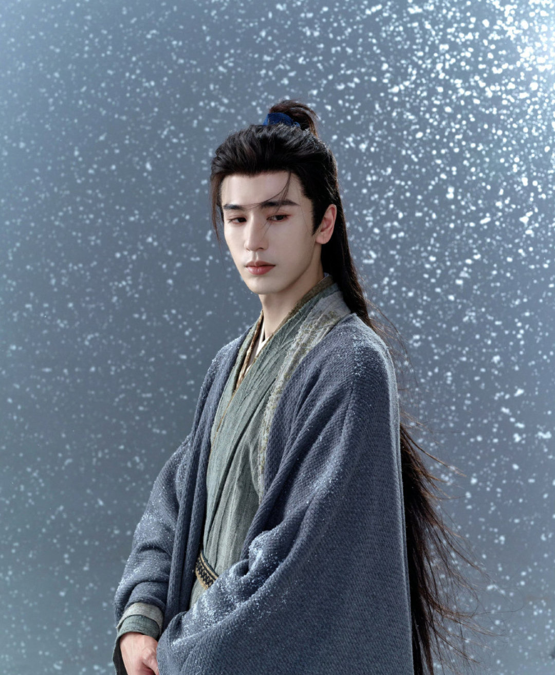 张凌赫张凌赫逐玉定妆花絮图张凌赫《逐玉》谢征定妆花絮图张凌赫谢征定妆花絮图