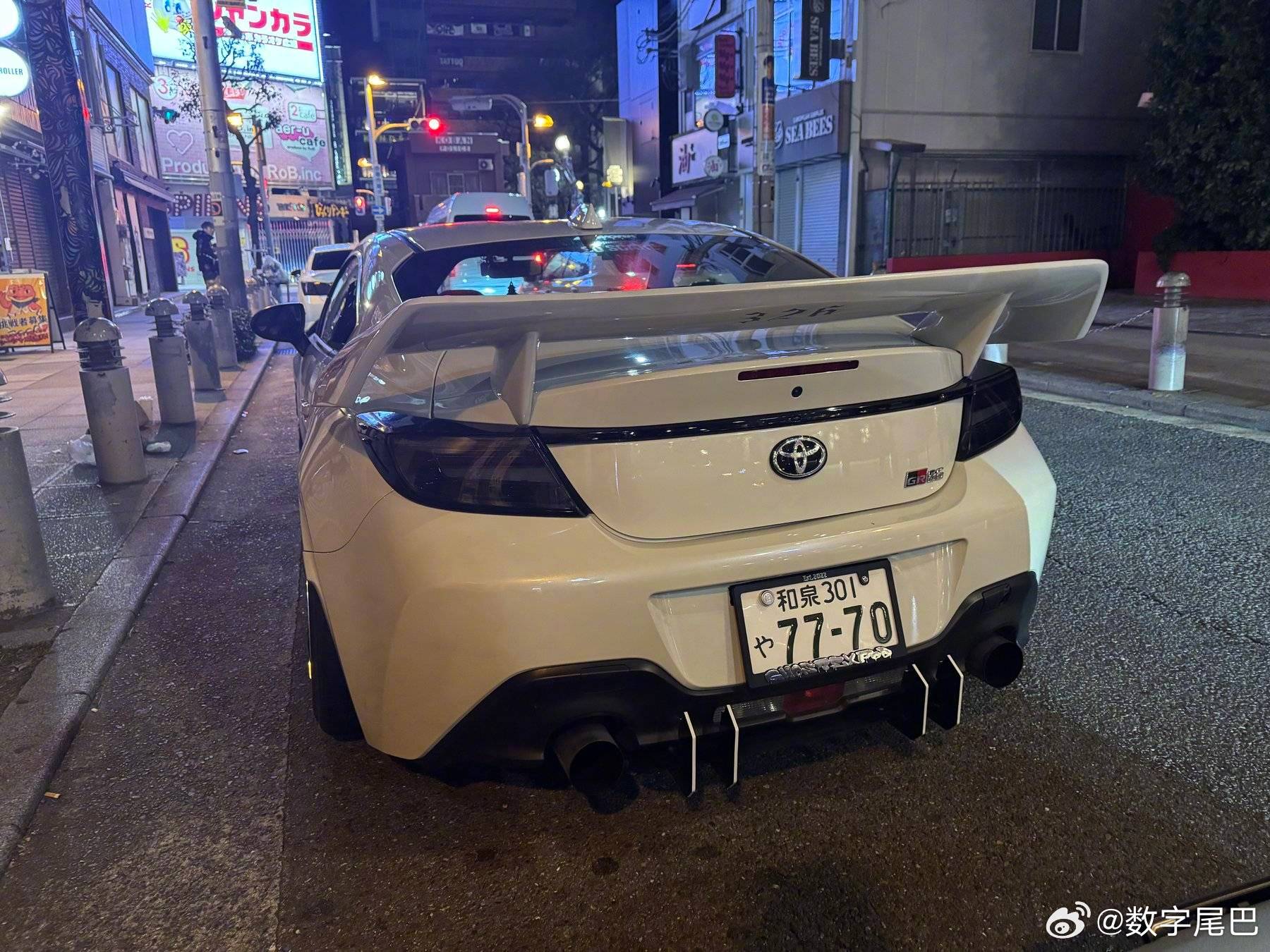 尾巴生活 日本大阪街头的深夜丰田 86 车聚新车研 