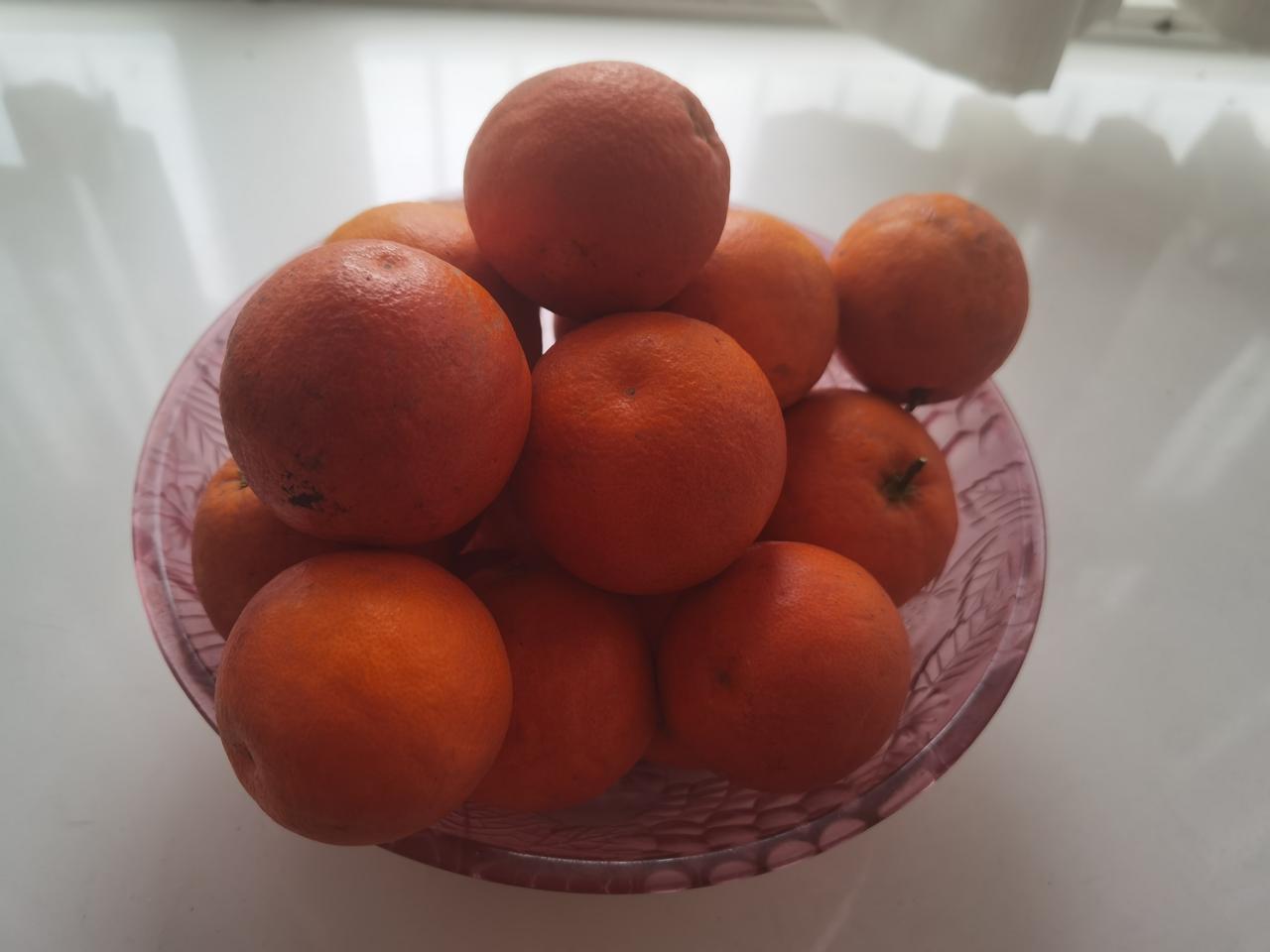 血橙酸甜可口，营养价值高

昨天到成都农贸市场买了4斤血橙（2.5元一斤）春季成