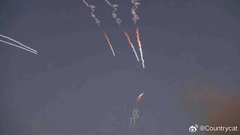 伊朗2万人高温下断水 德黑兰称美军空袭损毁水库后发动报复海外新鲜事美以伊冲突 伊