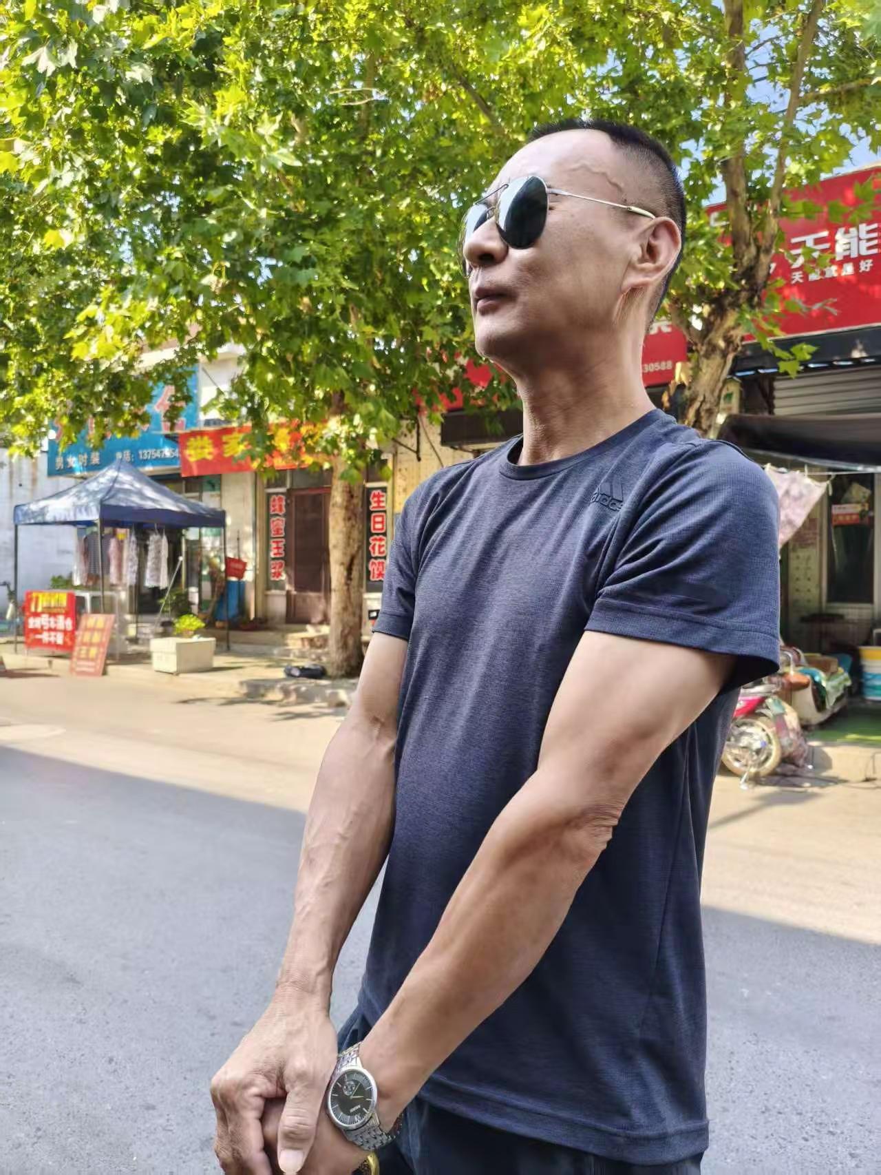 故人不知我近况 新人不知我过往