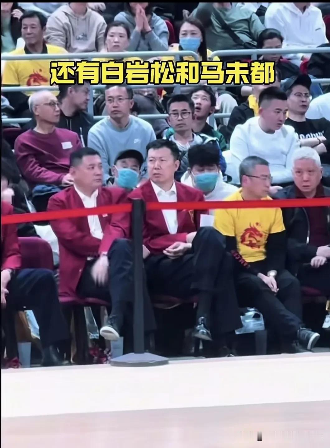 看看现场都有谁！郭士强丢人丢大发了！

昨天晚上中国男篮输给韩国的比赛中，观众席