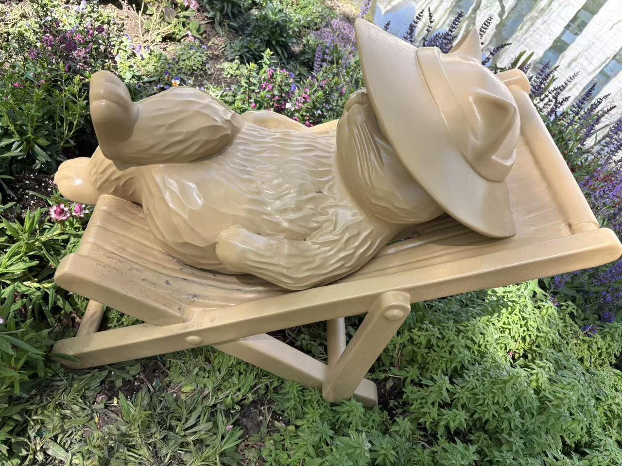 今年春天最想实现的心愿公园里走一走，看看可爱的鸭，湖里的鱼，还有躺在椅上的人偶