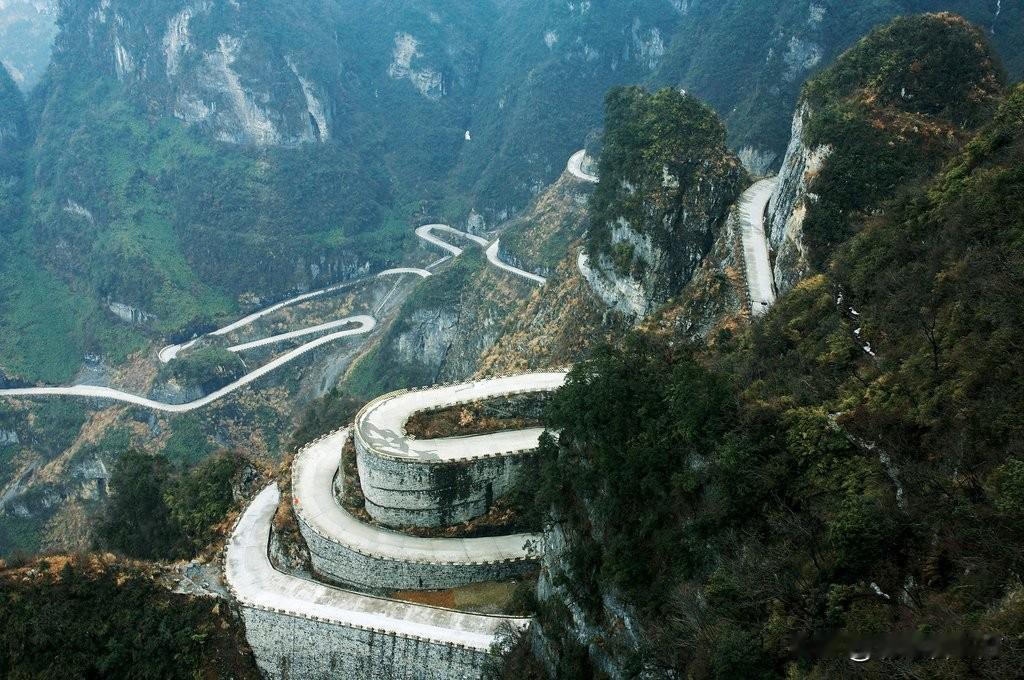 【韩联社25日消息：韩国人赴华旅游需求激增 各旅行社加快布局】韩中（遵照原文）领