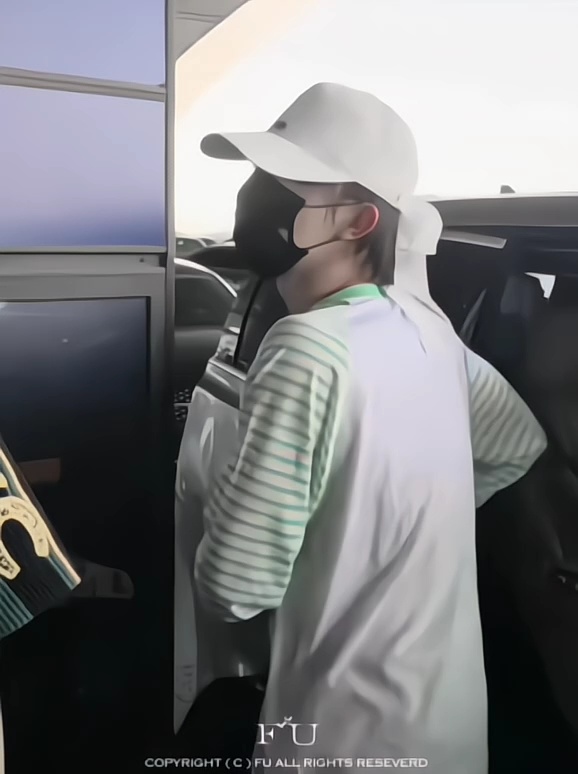 衣服弹了一下我咋看着怎么扫 