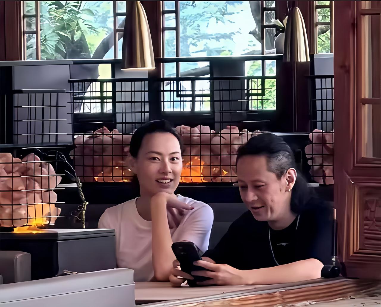 可以看出梁洛施和马浴柯在一起的时候很开心，能被她看中的，似乎跟钱和才华都没关系。