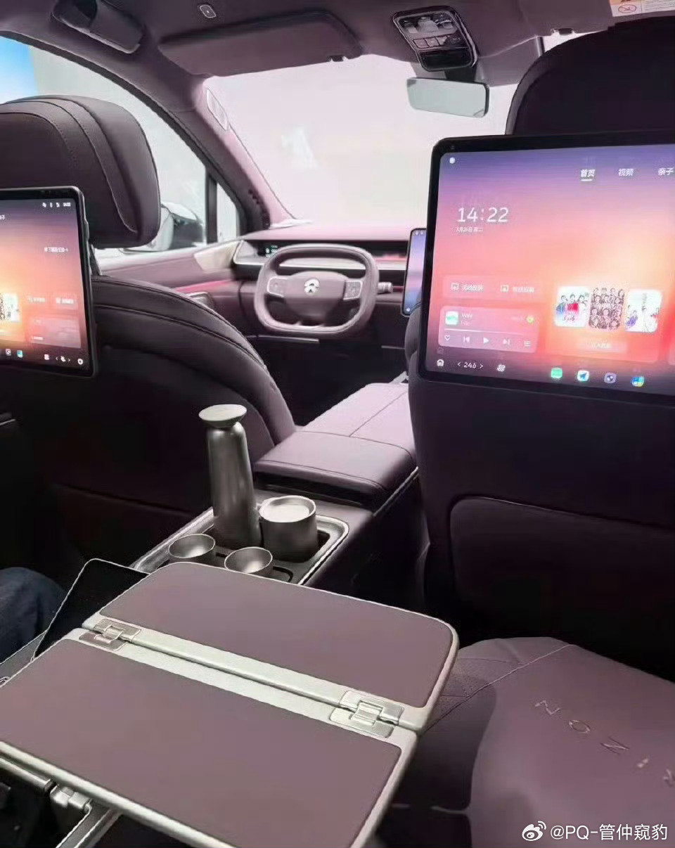 有传言这是蔚来es9 的内饰把ET9精致的小桌板搬进来又把ES8右侧体验很不错的