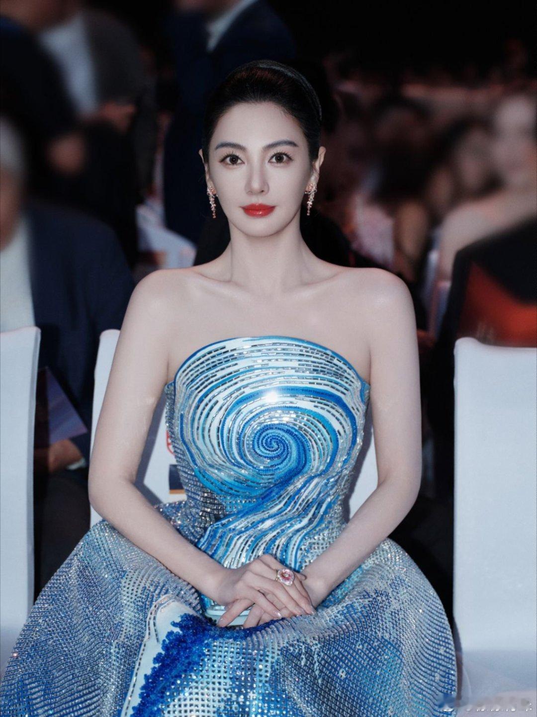 张雨绮 辽视春晚辽宁春晚阵容再添亮点！张雨绮于适将会同台，氛围感拉满，坐等精彩舞