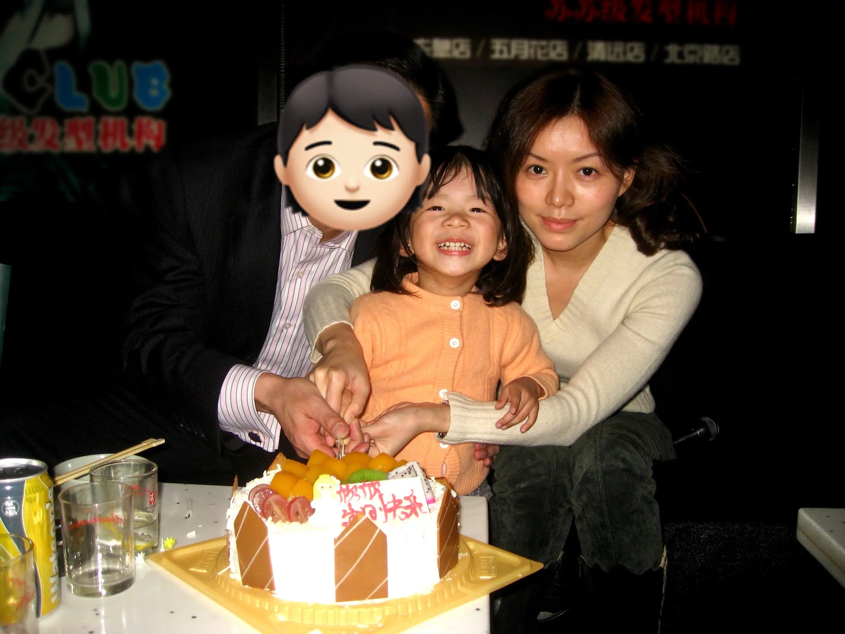 打开妈妈以前的相机发现里面全是我的照片