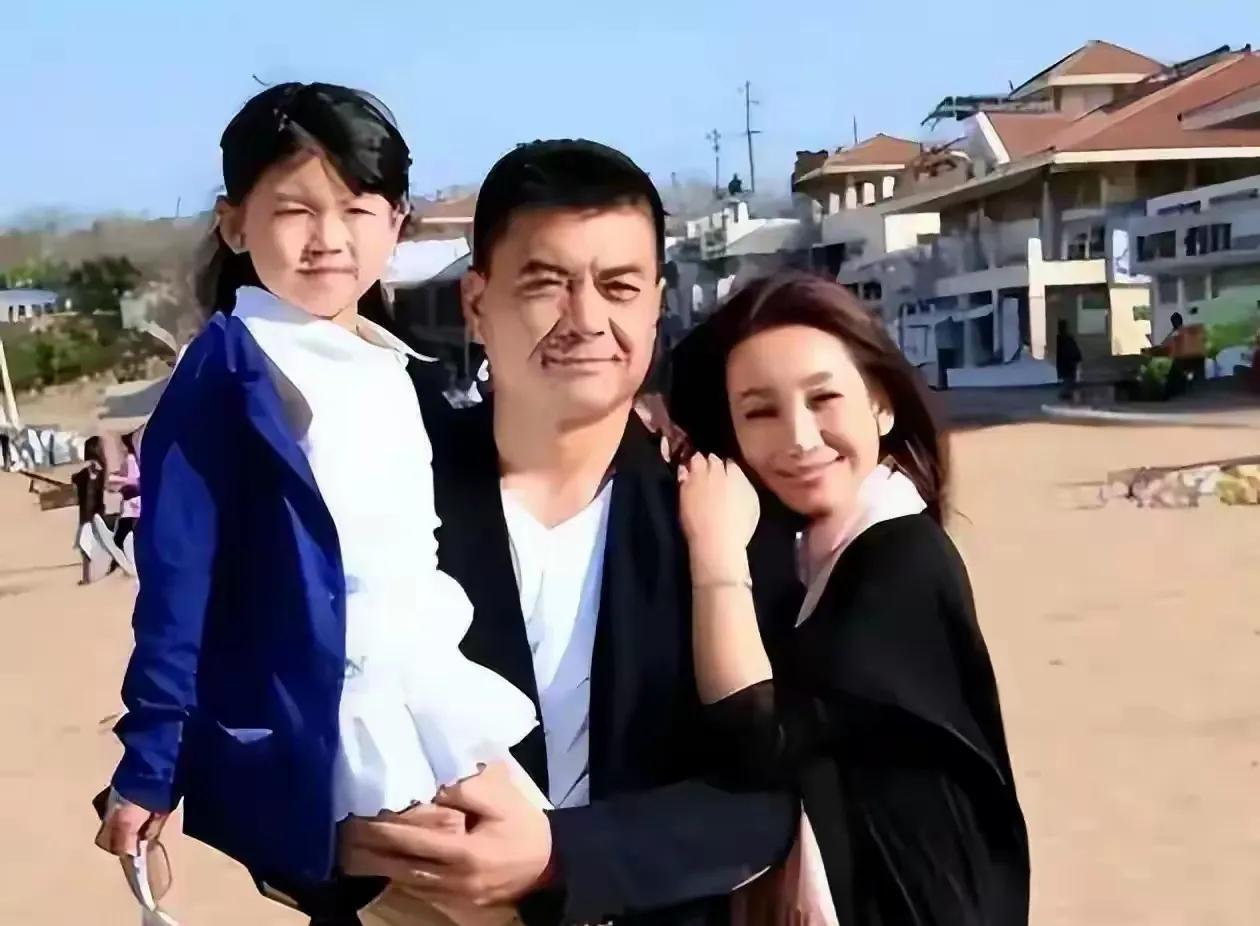 还以为秦海璐是王新军的初恋呢，没想到她竟然有过前男友。最关键的是，她的前男友还因