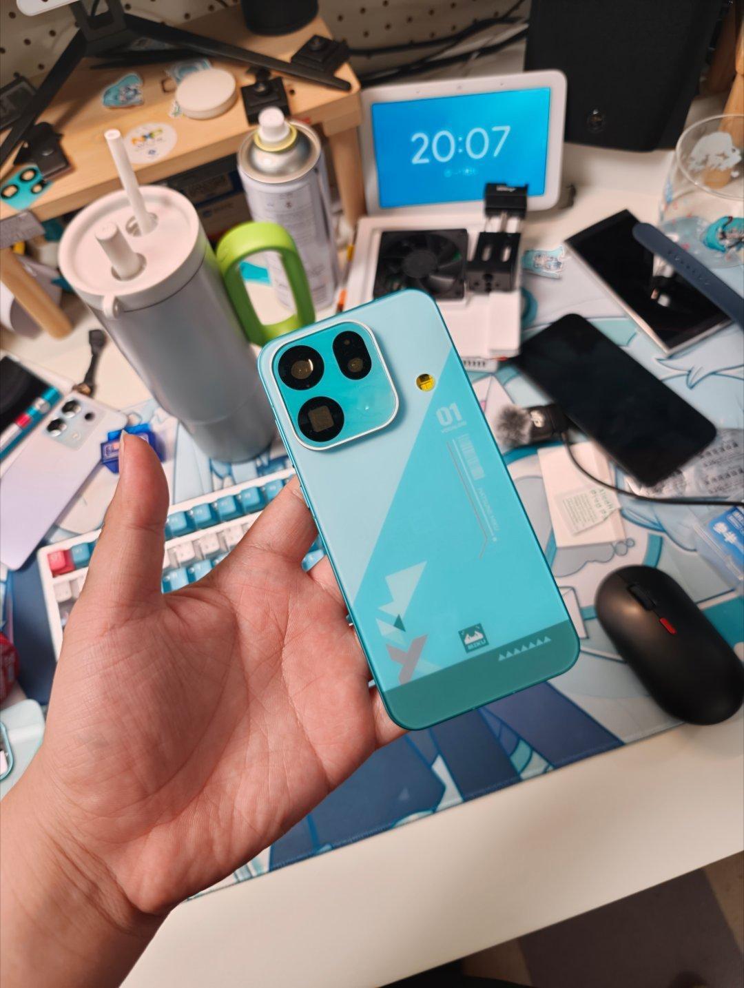 花 1200 定做的后盖，AG 磨砂+菲林贴合工艺，Deco 自己重新 CNC 