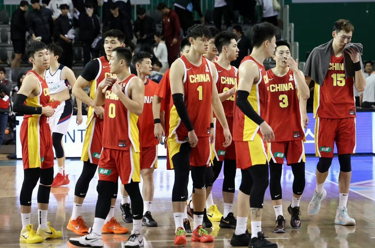 又可以抽烟喝酒打游戏了 CBA是个铁饭碗曝中国男篮输韩国后开会2小时