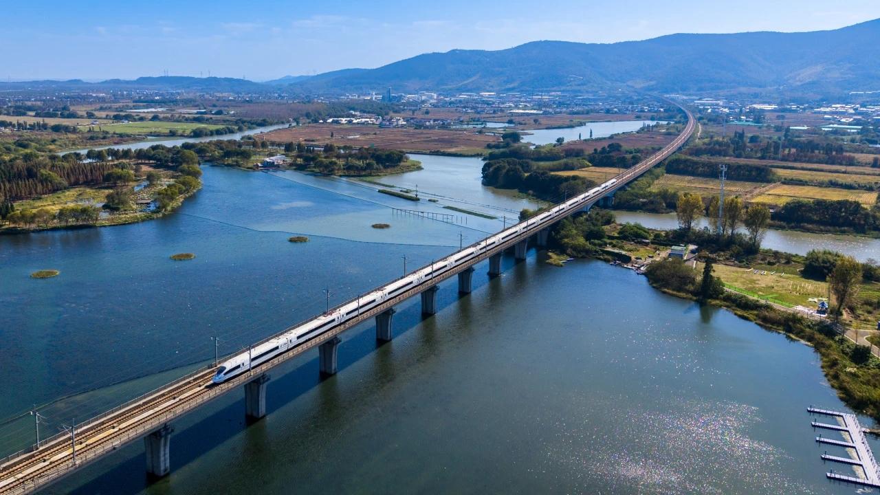 长三角铁路文旅出行再添利好，中国铁路上海局集团有限公司于11月27日首次推出3款