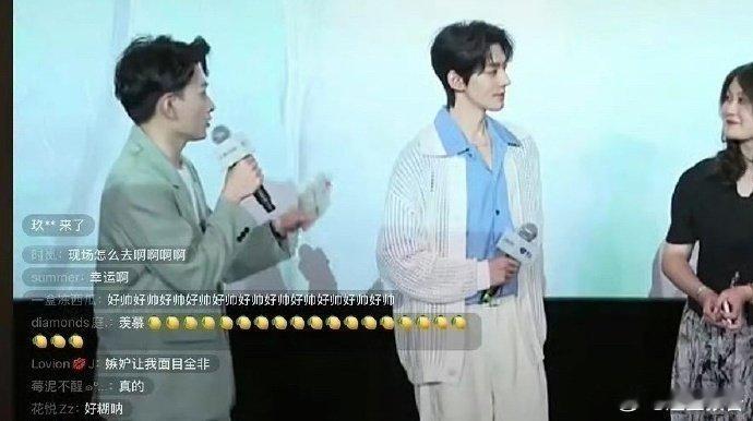 邓为跟肖战真的太像了，这个角度看起来简直是一模一样[吃惊] ​ ​​​