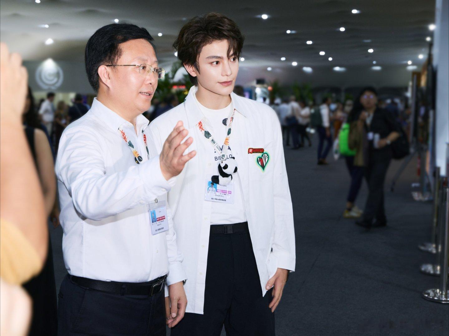 dyx 曾经人生酸辣苦，有了你之后，便凑齐了甜。