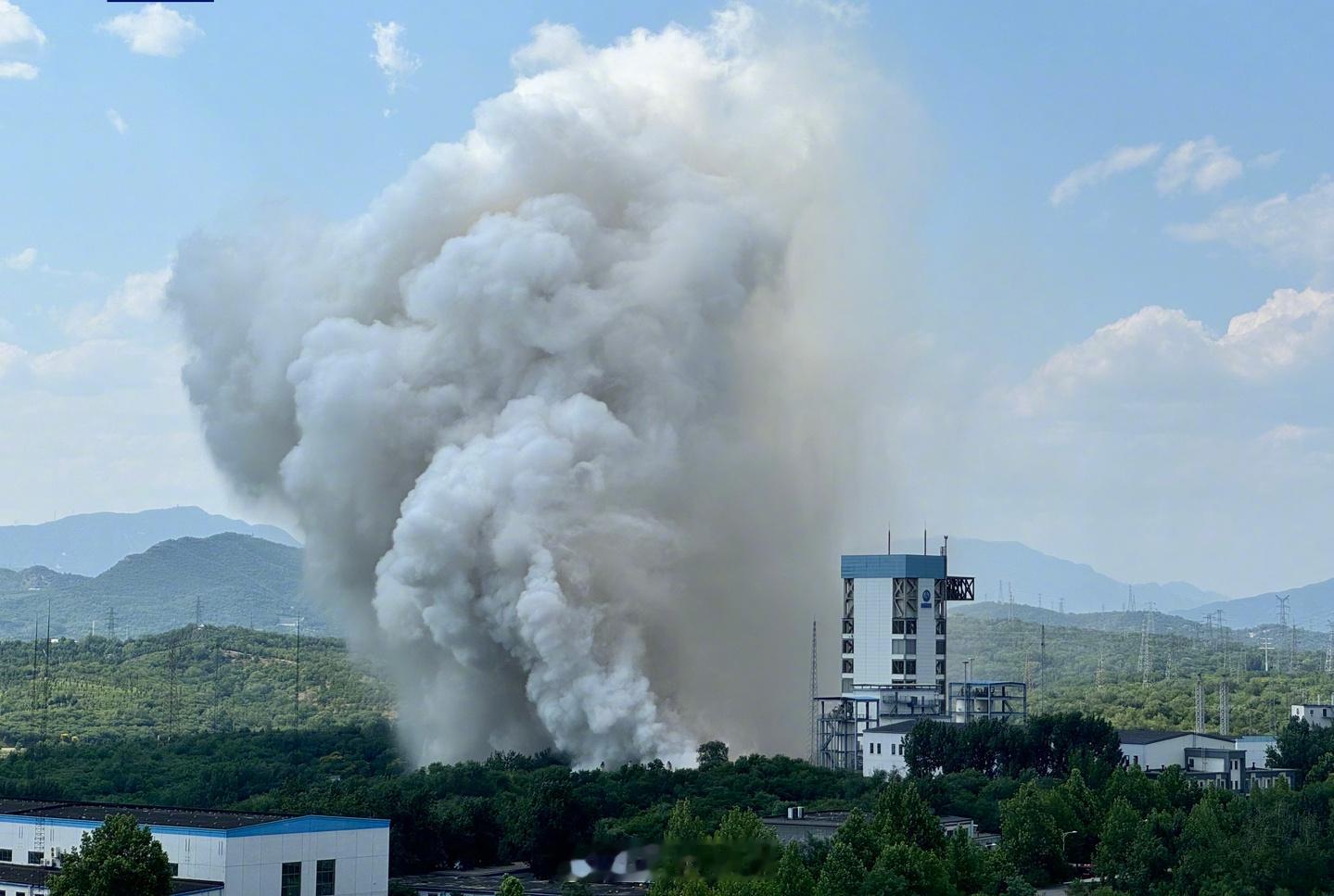 【快讯：我国登月火箭完成一子级动力系统试车】今天（14日），用于载人登月等任务的