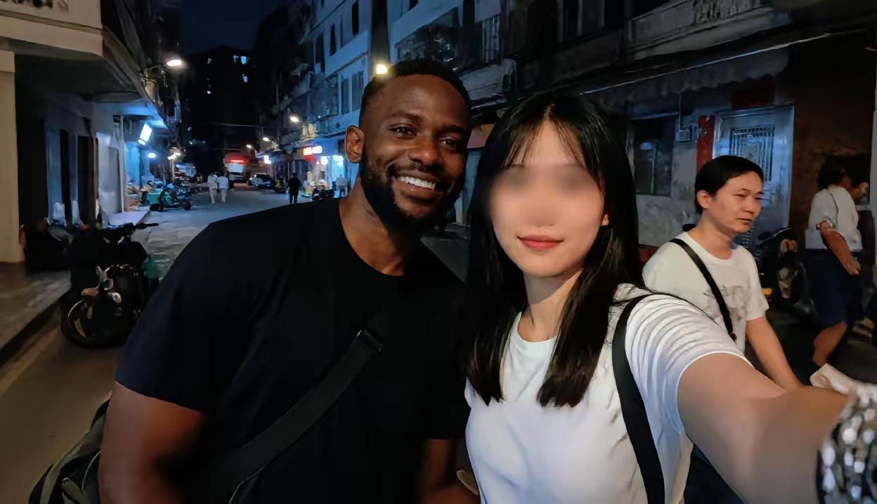 郑强教授又“开炮”！提醒农村女大学生远离部分外国留学生，这话虽听着扎心，却藏着实